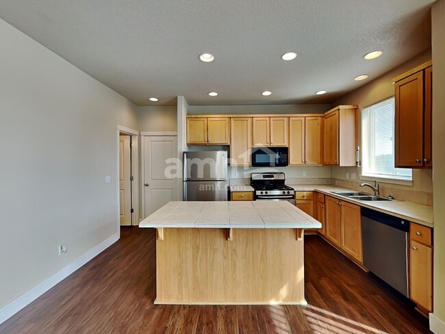 Building Photo - 1390 Alpine Lakes St SE