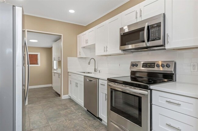 Building Photo - 4622 W El Prado Blvd