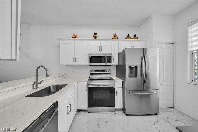 Building Photo - 1024 Mainsail Dr