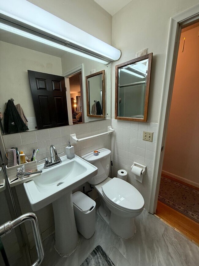 Building Photo - Beautiful 4 bed 2.5 Bath Bloomington SF Ho...