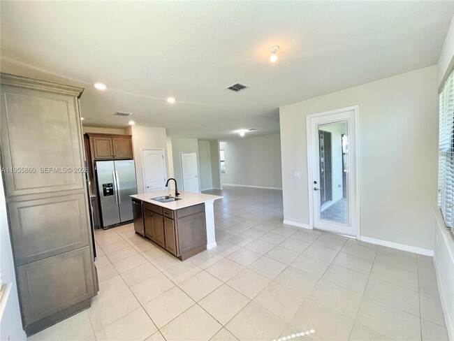 Building Photo - 4490 Gramercy Dr