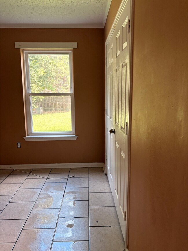 Building Photo - 1510 La Annie Dr