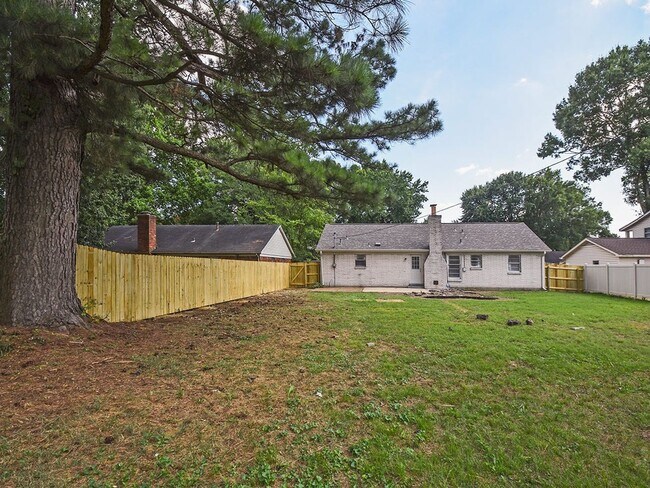 Building Photo - UPDATED & CUTE 3 bed, 2 bath home.