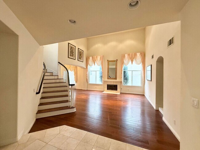 Building Photo - $500 OFF FIRST MONTH! Stunning 4 Bed 4 Bat...