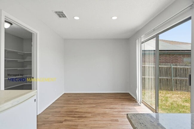 Building Photo - 8138 Elktree Pass