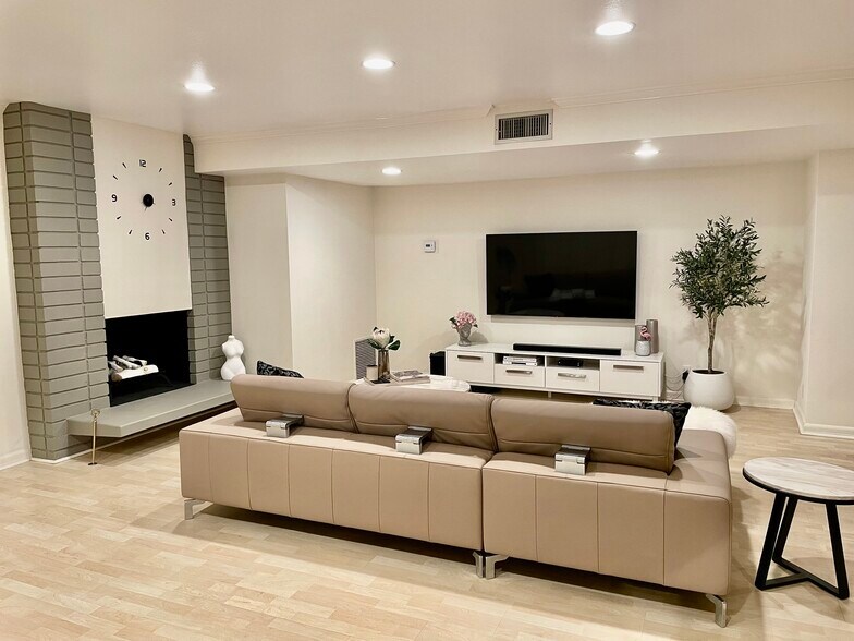 Building Photo - 4240 Fulton Ave