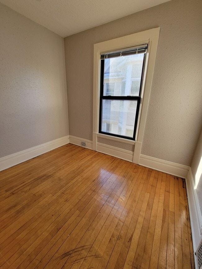 Building Photo - 3136 Lyndale Ave S