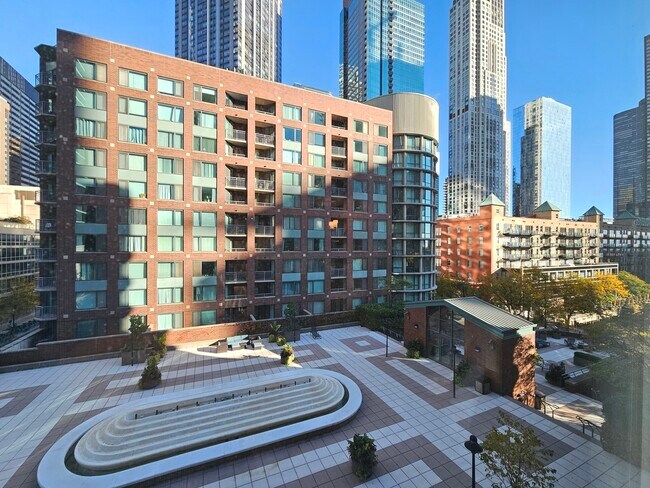 Building Photo - 440 N McClurg Ct