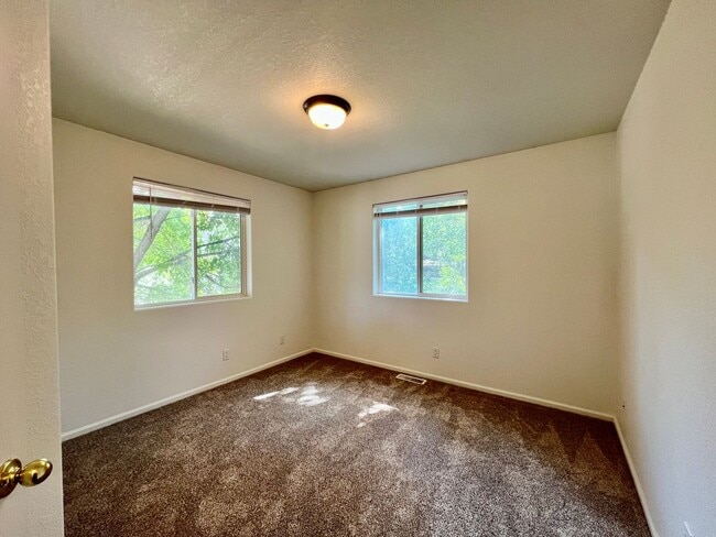 Building Photo - Townhome for Rent in New Castle