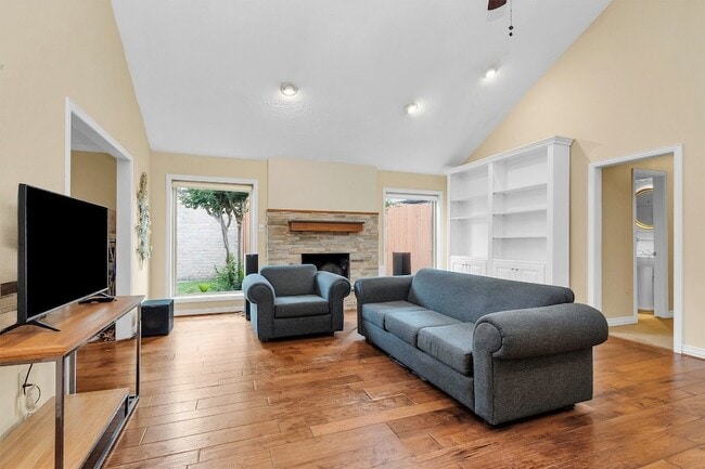 Building Photo - 11634 Southlake Dr