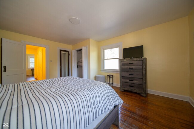 Building Photo - 5446 N College Ave