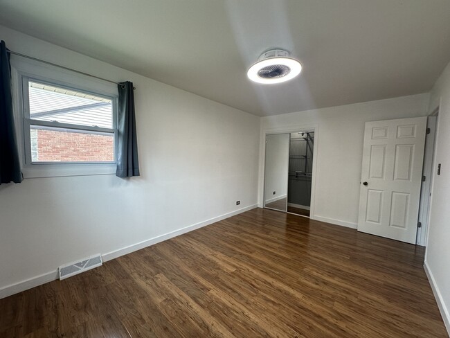 Building Photo - 439 Highview Ave