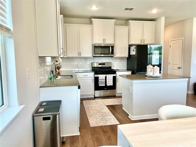 Building Photo - 6554 Marsh Ln