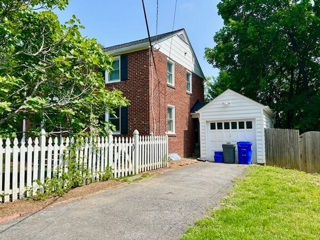 Building Photo - 4523 Gladwyne Dr