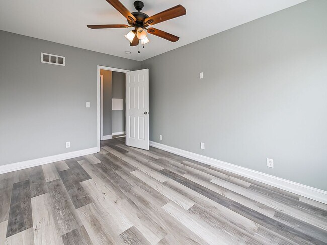 Building Photo - 11-13 MOHAWK RD