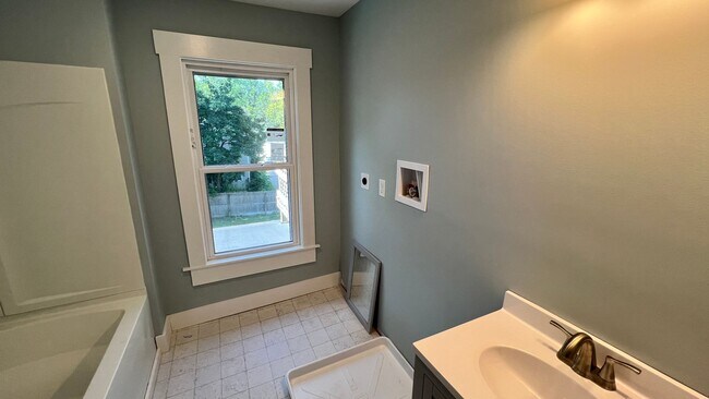 Building Photo - 24-28 Hill St