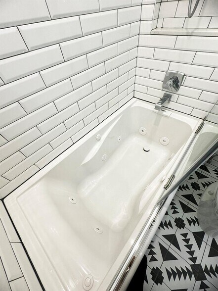 Building Photo - 321 Sandtree Dr