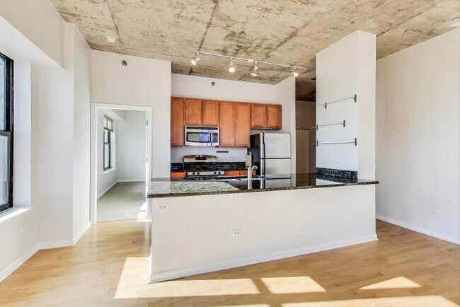 Building Photo - 1122 W Catalpa Ave
