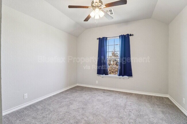 Building Photo - 10208 High Noon Dr