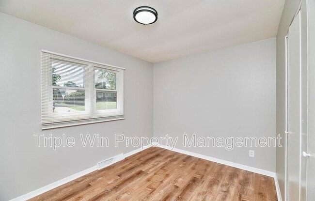 Building Photo - 10531 Fabick Dr
