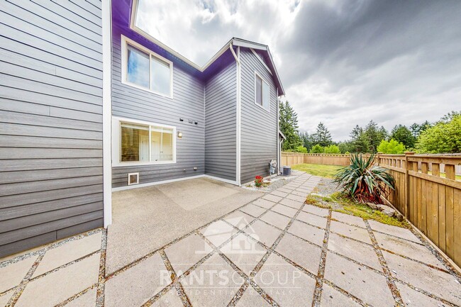 Building Photo - Stylish 3-Bedroom Townhome in Great West Olympia Location
