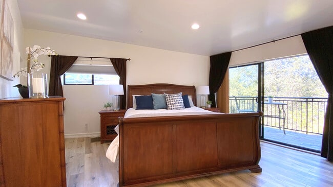 Building Photo - 1614 Pleasant Way