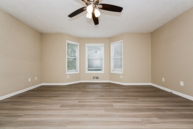 Building Photo - 234 Benton Fields