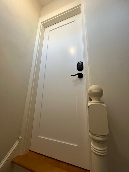 Unit B: Front Door - 35 Lincoln Ave