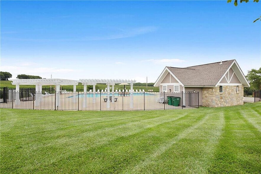 Building Photo - 2122 SW Gooseberry Ln