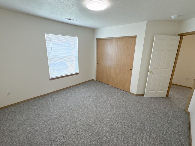 Building Photo - 5511 Glenridge Wy