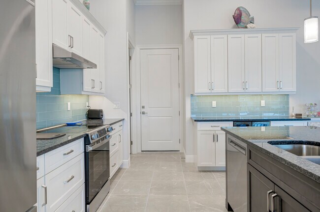 Building Photo - 2322 NW 39th Ave
