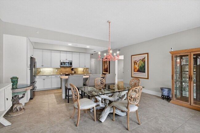 Building Photo - 834 Bay Colony Dr S