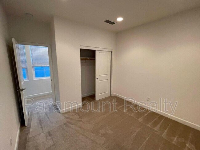 Building Photo - 538 E Marcello Ave