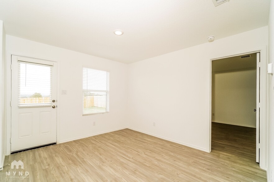 Building Photo - 5931 Sunset Song Ln