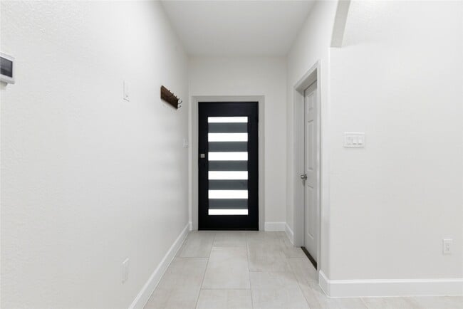 Building Photo - 9403 Spaulding St