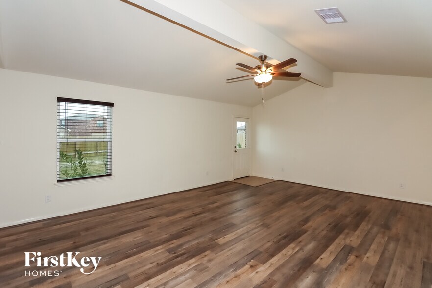 Building Photo - 2301 Starboard Sail