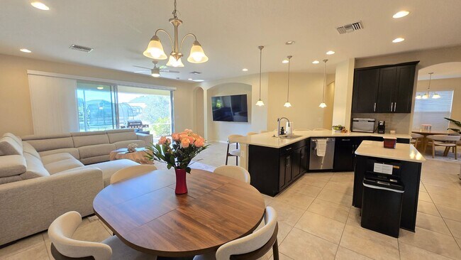 Building Photo - Beautiful 4 Bed / 3.5 Bath Home ~ Available April 1st + Incentive!