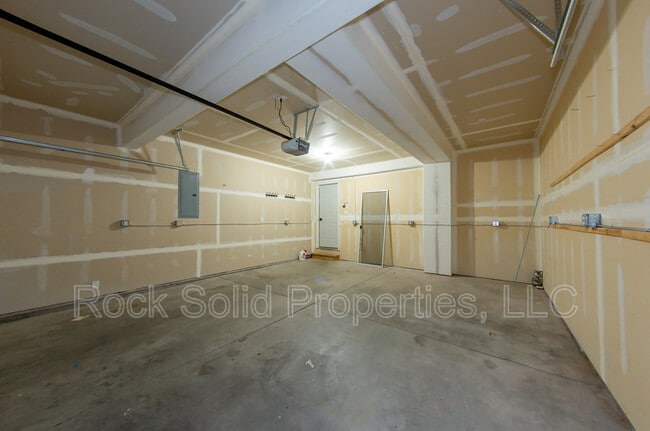 Building Photo - 6963 Countryside Ave