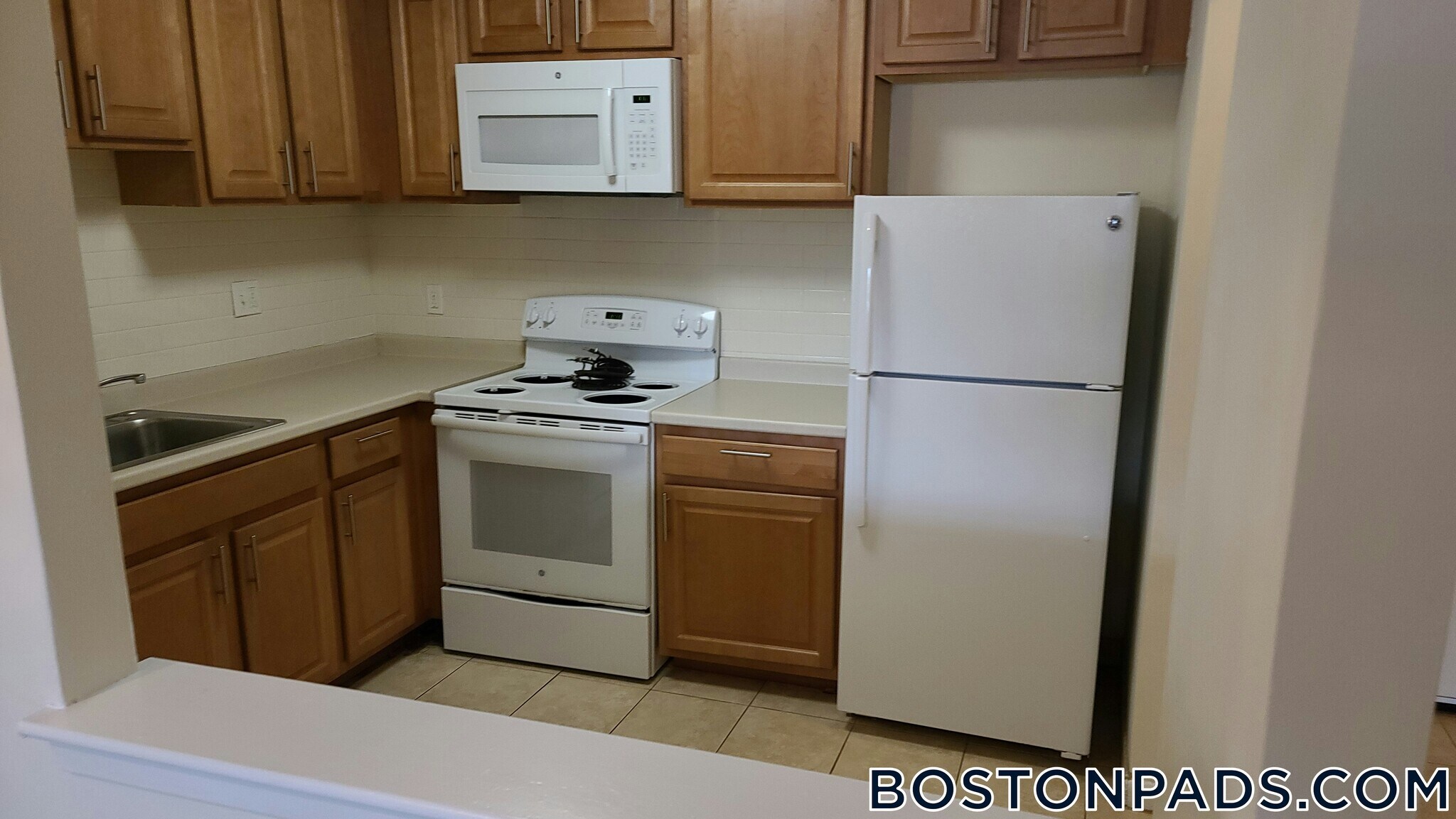 Building Photo - 16 Whites Ave