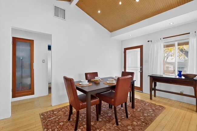 Building Photo - 1640 Stanford Dr SE