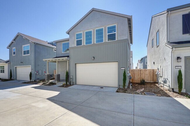 Building Photo - Fully Furnished Mid-term Rental