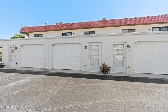 Building Photo - 11 Dondanville Rd