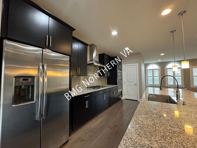 Building Photo - 43339 Stadium Ter