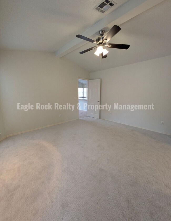 Building Photo - 1304 N Umbrella Ave