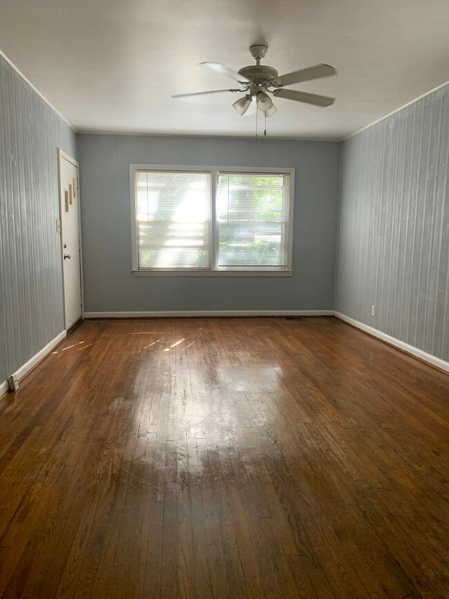 Building Photo - 117 Shadowmoor Dr
