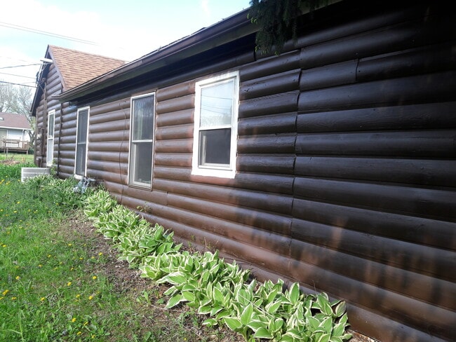 Building Photo - 4900 Parkview Dr