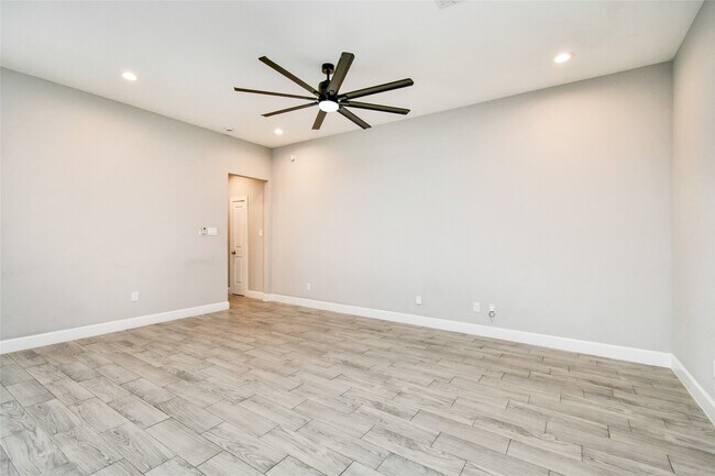 Building Photo - 1507 5th St