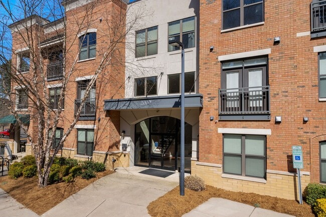 Building Photo - AVAILABLE NOW! $200 off 1st month's rent!! Gorgeous 1 bedroom, 1 bath condo in The Landing at Sou...