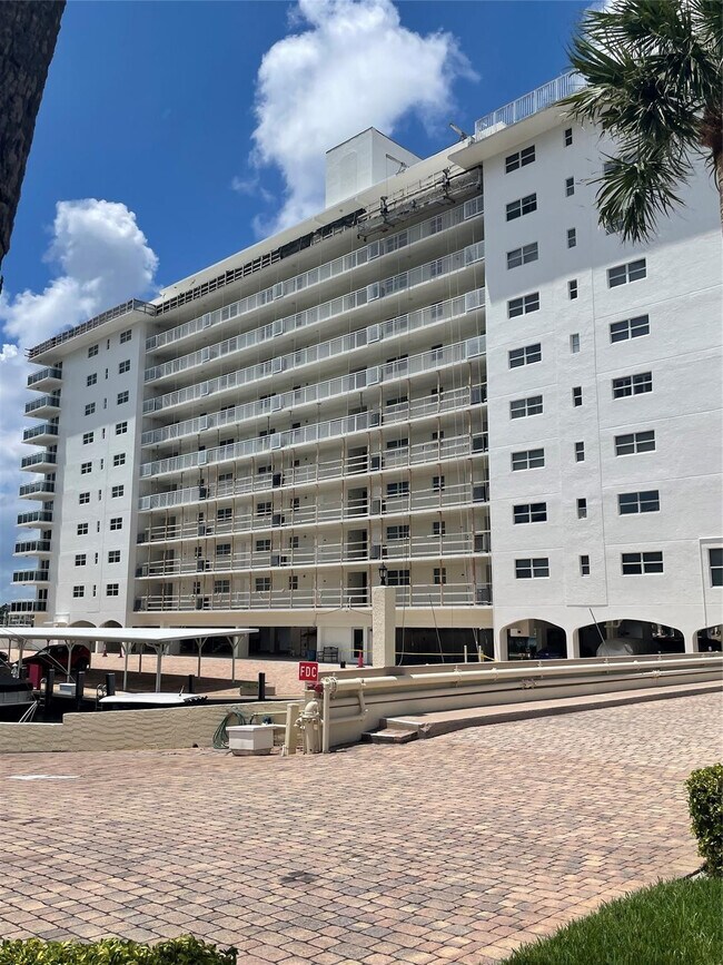 Building Photo - 1160 Hillsboro Mile