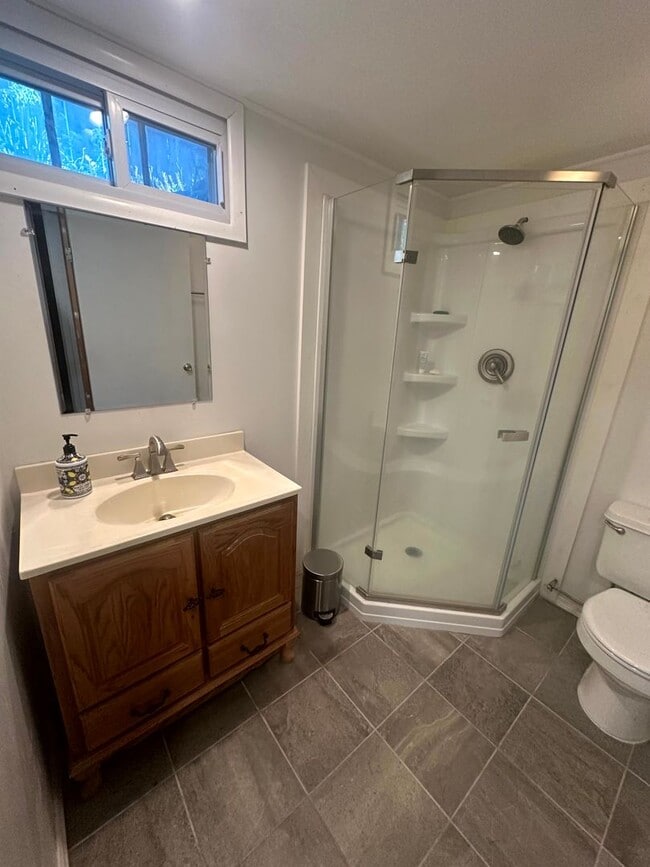 Building Photo - Charming Fully Furnished Bungalow Rental w...